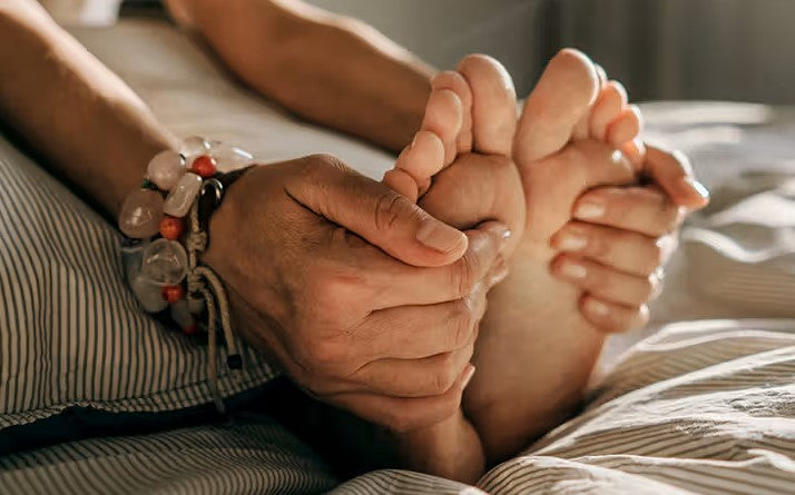 woman-waking-up-and-stretching-oneself-toes-thumbnail